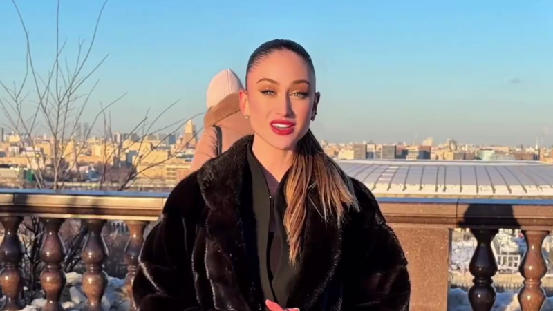 Как мы дарили тепло на улицах Москвы: видеопоздравление от «Доблести и Чести»